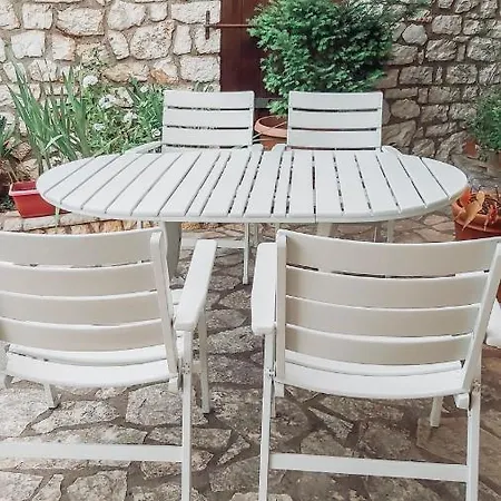 Διαμέρισμα Agrilia Maison Ραζάτα